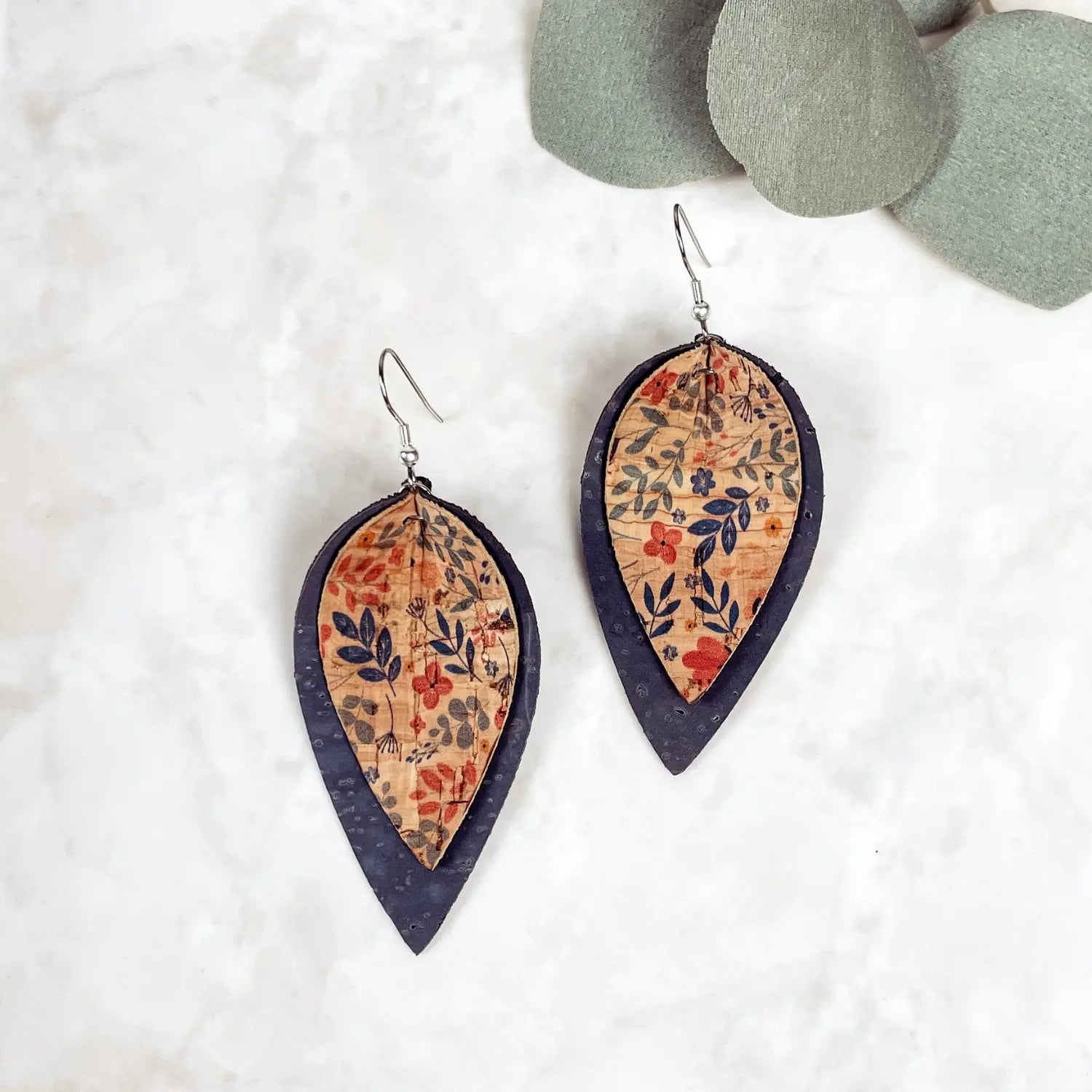 Lainey Petite Floral Cork Leaf Dangly Earrings-Gray