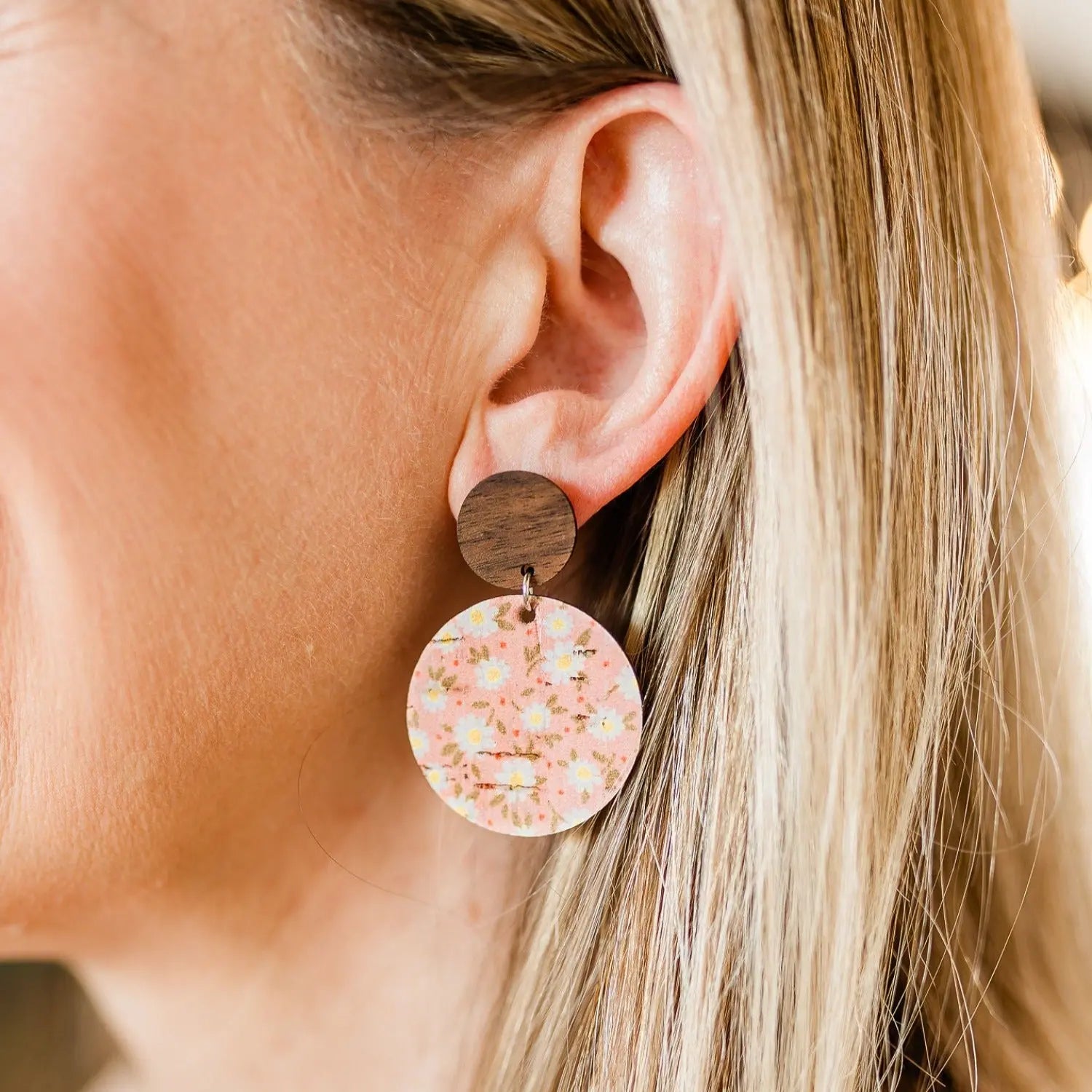 Liyra- Peach Daisy Creek + Elm