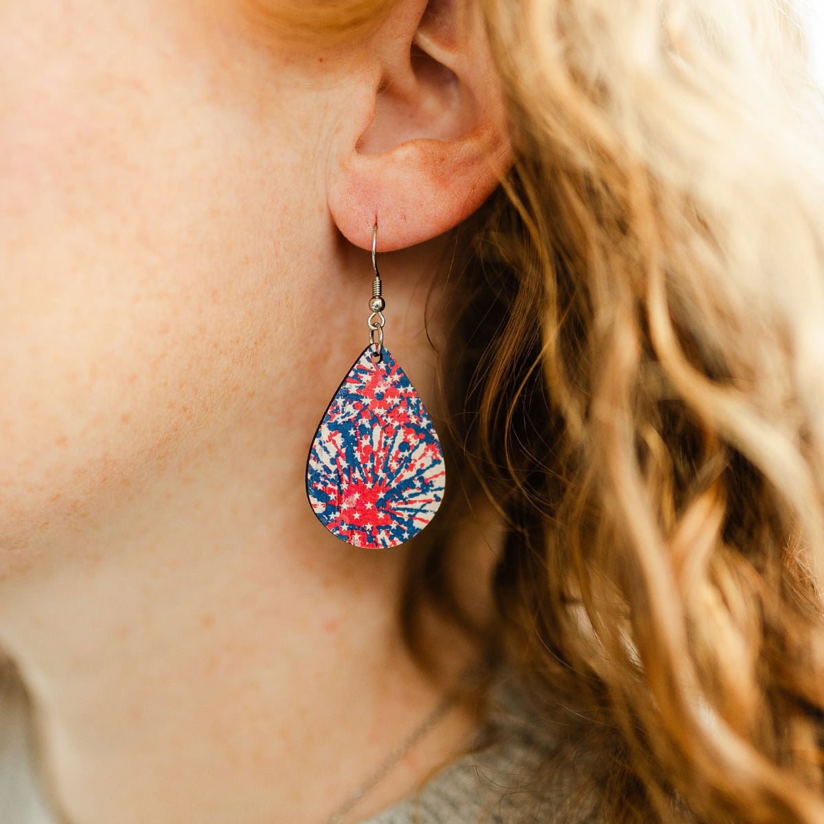 Close up look of the mini Kendra star spangled cork teardrop earrings 
