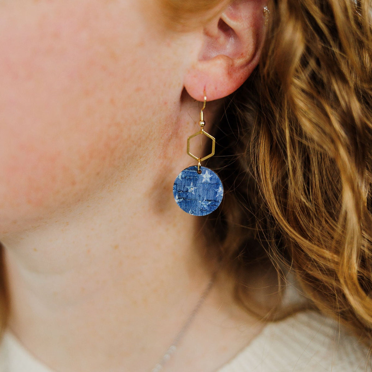 lclose up shot of the Gold elizabeth earring