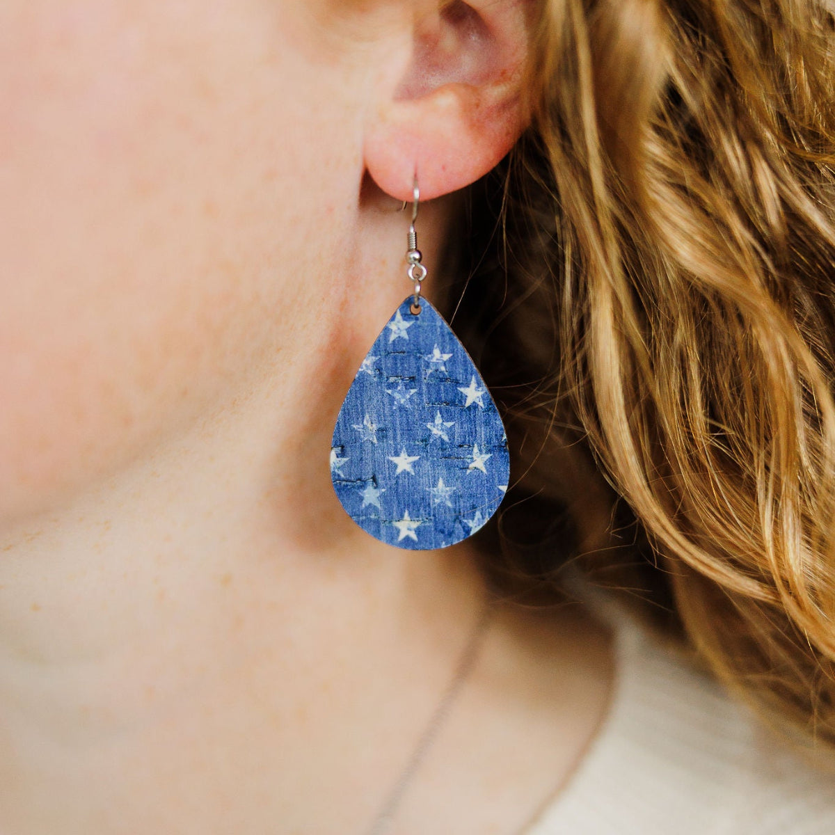 Close up shot of the Kendra Statement size