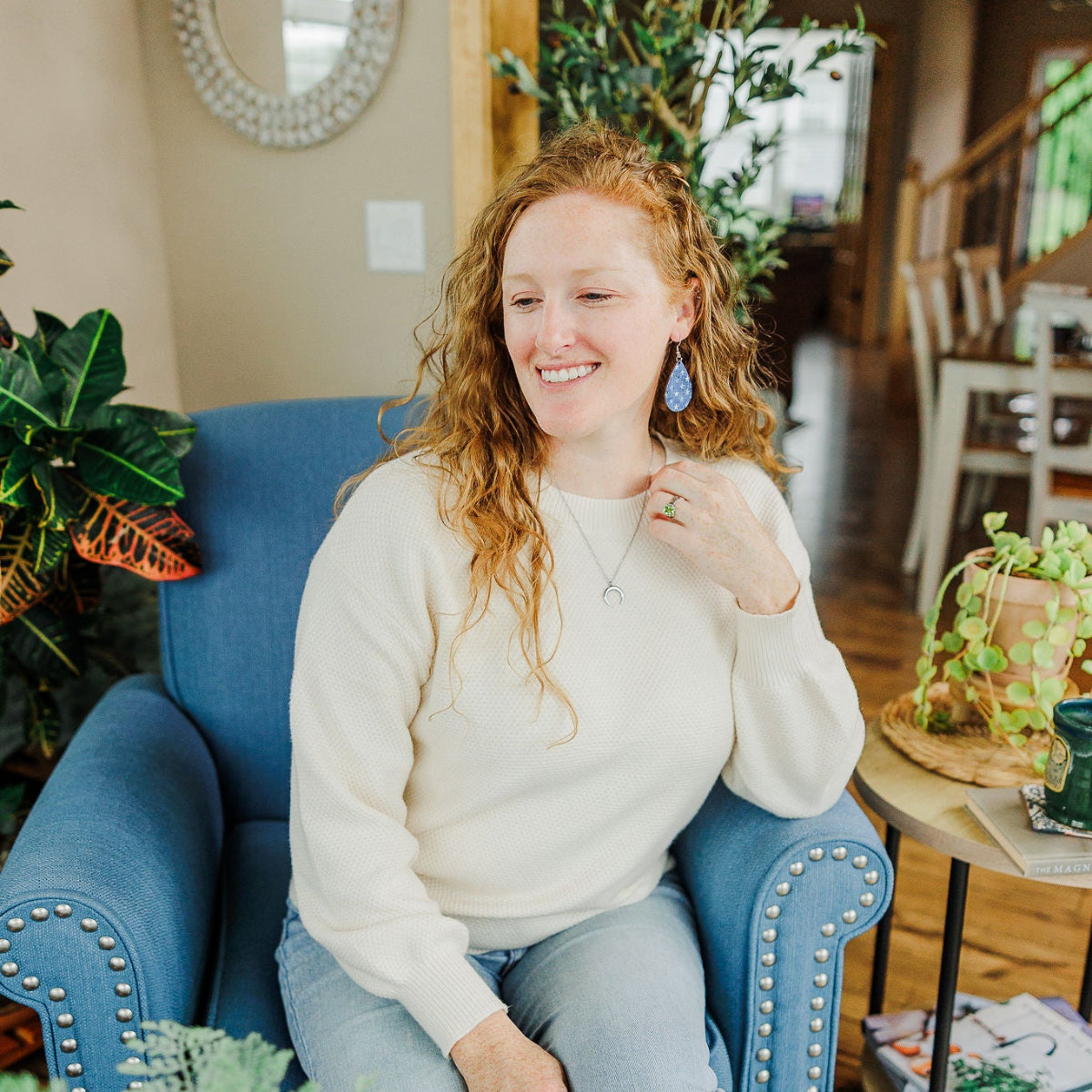 Woman wearing the kendra statement size