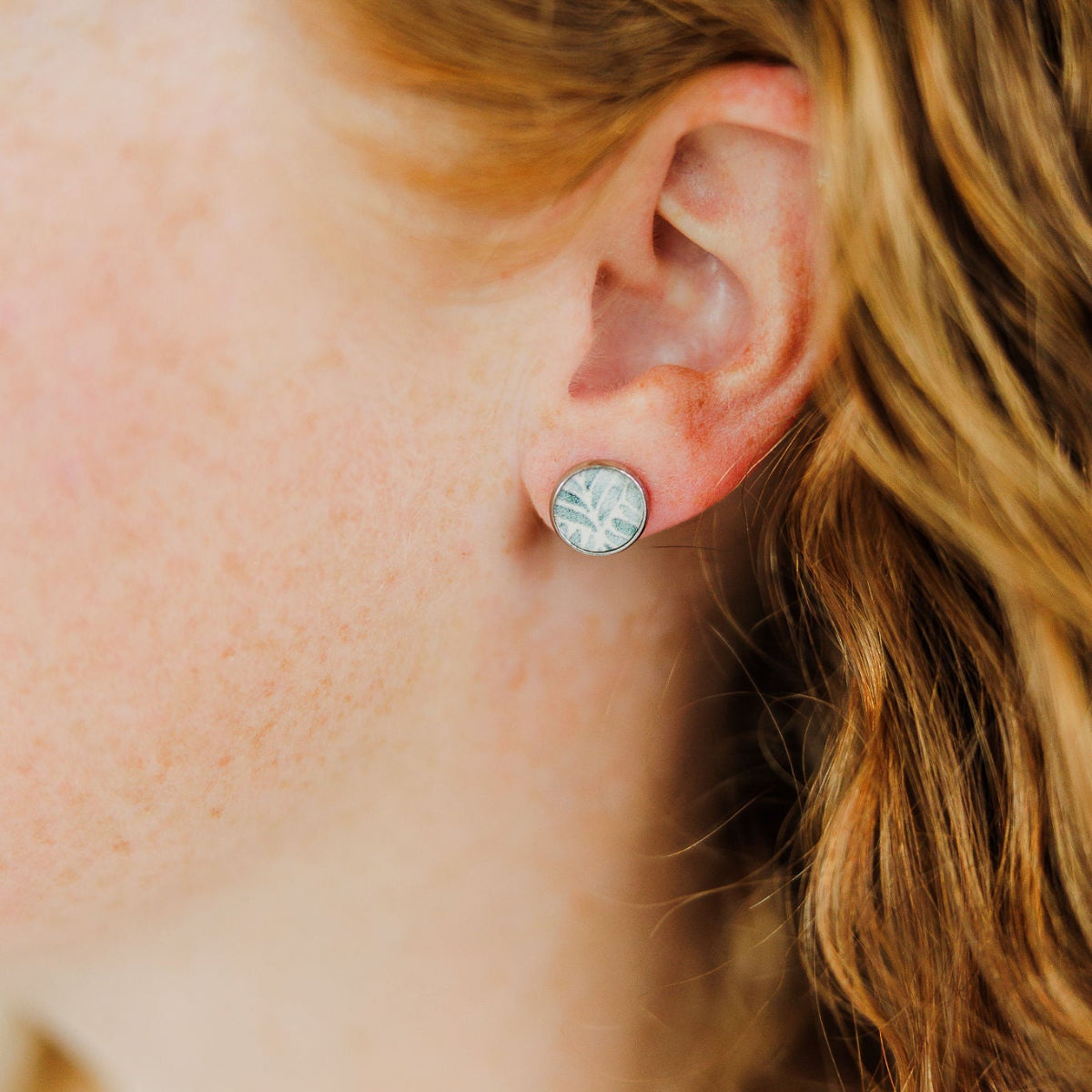 close up of the creek+elm stud